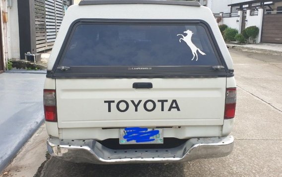 White Toyota Hilux 2003 for sale in Makati-1