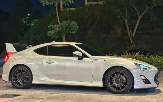 Pearl White Toyota 86 2014 for sale in Automatic-3