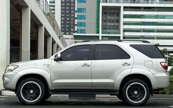 White Toyota Fortuner 2010 for sale in Makati-8