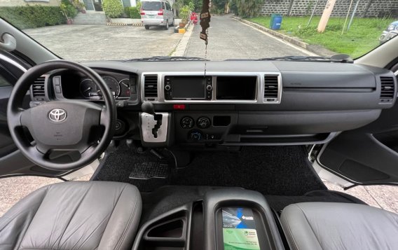 White Toyota Hiace Super Grandia 2018 for sale in Automatic-6