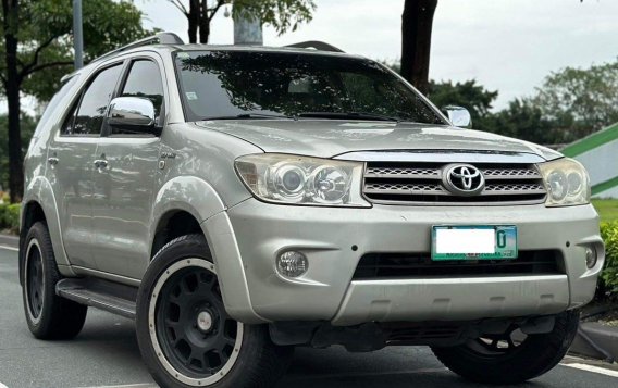 White Toyota Fortuner 2010 for sale in Makati