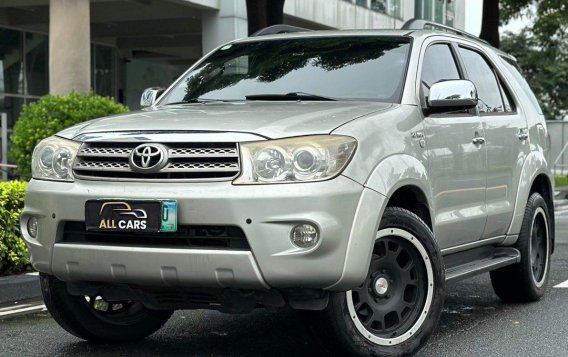 White Toyota Fortuner 2010 for sale in Makati-1