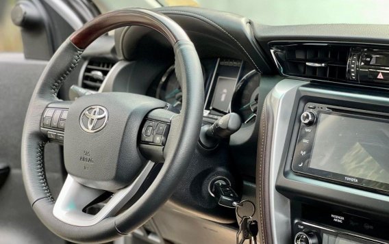Silver Toyota Fortuner 2018 for sale in Manila-7