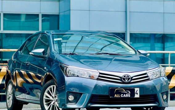 Selling White Toyota Corolla altis 2015 in Makati-1