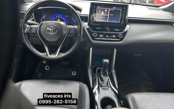 Selling White Toyota Corolla Cross 2020 in Mandaue-3