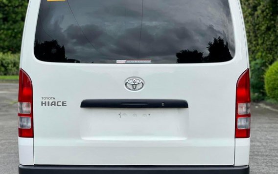 Selling White Toyota Hiace 2019 in Manila-4