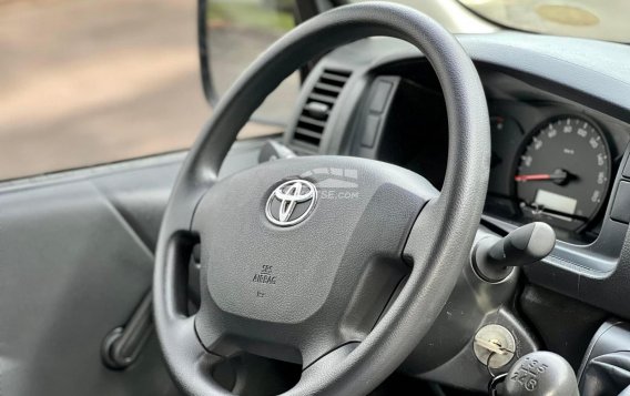 2019 Toyota Hiace  Commuter 3.0 M/T in Manila, Metro Manila-21