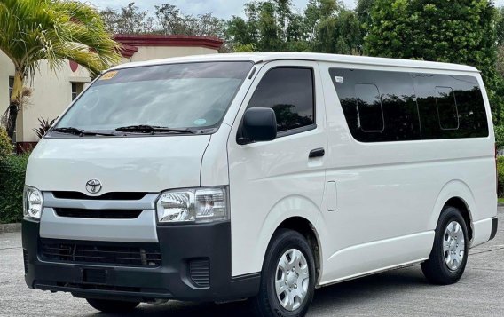 Selling White Toyota Hiace 2019 in Manila-2