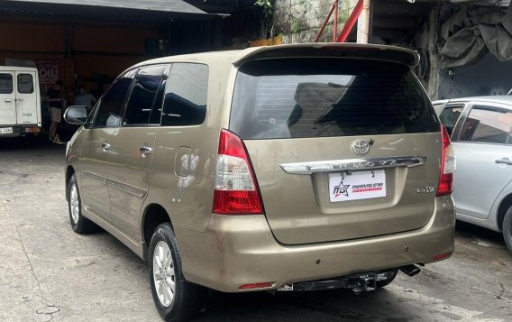 Selling White Toyota Innova 2012 in Manila-2