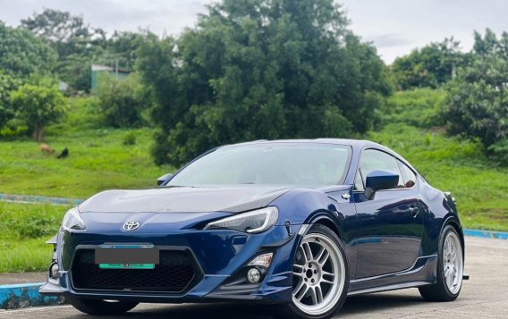 Selling White Toyota 86 2013 in Manila-9