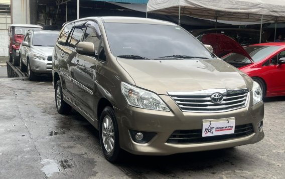 Selling White Toyota Innova 2012 in Manila-1