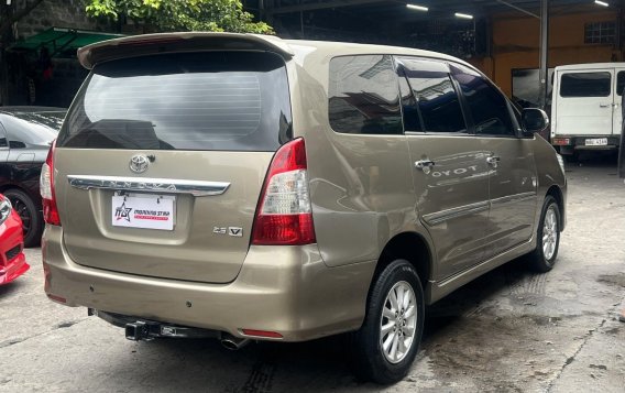 Selling White Toyota Innova 2012 in Manila-3