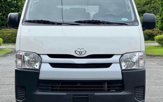 Selling White Toyota Hiace 2019 in Manila-1