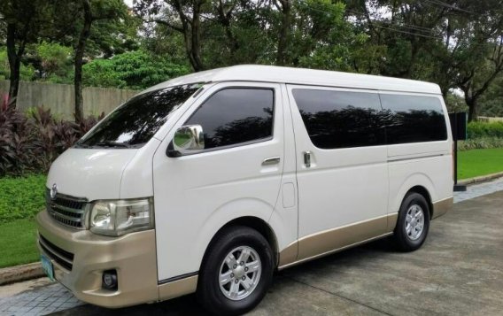 Selling White Toyota Hiace Super Grandia 2012 in Pasay