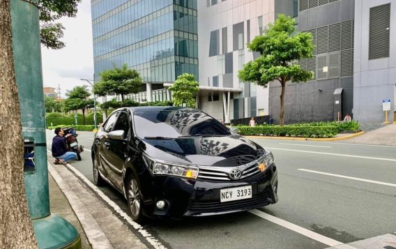 Selling White Toyota Corolla altis 2016 in Makati