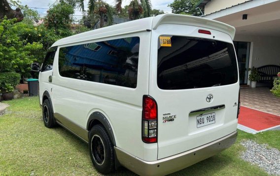 Selling White Toyota Hiace 2017 in Manila-1