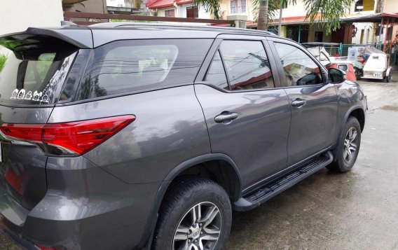 Selling Grey Toyota Fortuner 2018 SUV / MPV in Manila-5