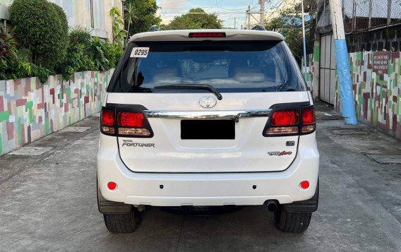 Selling White Toyota Fortuner 2006 in Bacoor-3