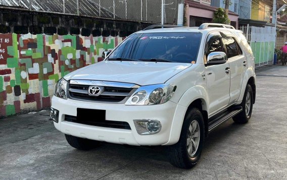 Selling White Toyota Fortuner 2006 in Bacoor-1