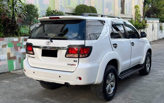 Selling White Toyota Fortuner 2006 in Bacoor-4