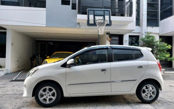 Selling White Toyota Wigo 2015 in Quezon City-1