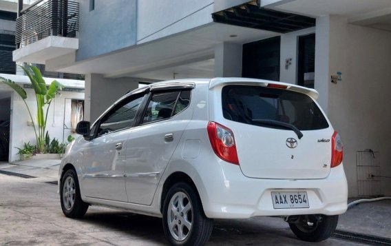 Selling White Toyota Wigo 2015 in Quezon City-4