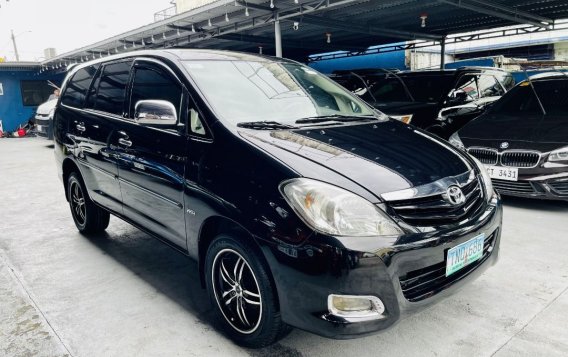 White Toyota Innova 2011 for sale in Las Piñas-1