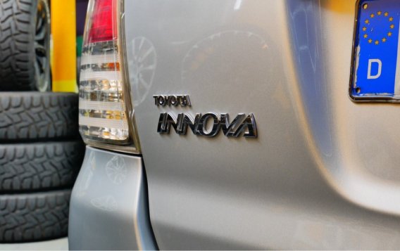 Silver Toyota Innova 2010 for sale in Automatic-3