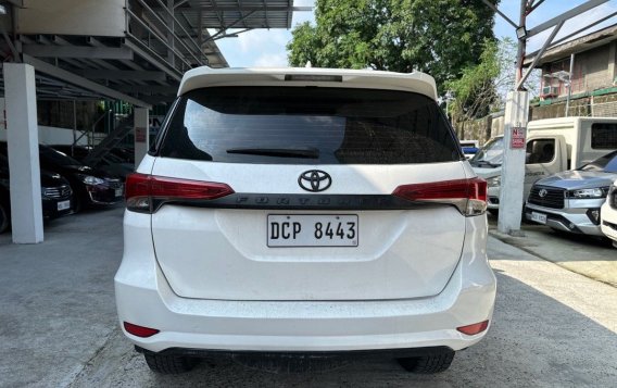 Selling White Toyota Fortuner 2017 in Quezon City-4