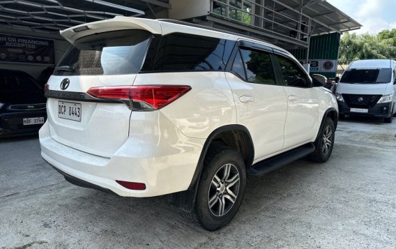 Selling White Toyota Fortuner 2017 in Quezon City-5