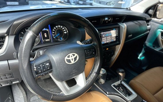 Selling White Toyota Fortuner 2017 in Quezon City-6