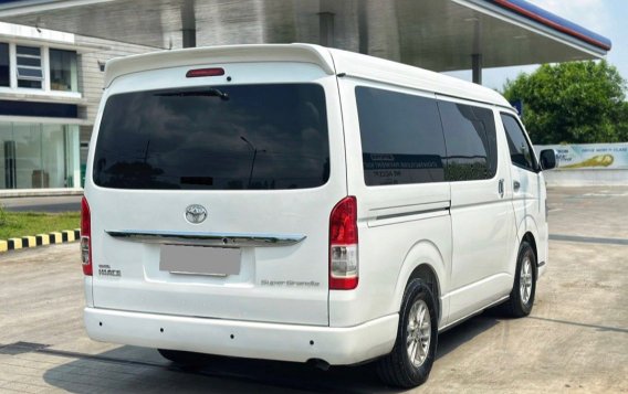 Sell Pearl White 2016 Toyota Hiace Super Grandia in Manila-4