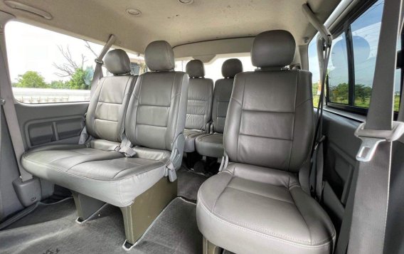 Selling Pearl White Toyota Hiace Super Grandia 2006 in Parañaque-8