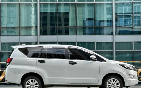White Toyota Innova 2020 for sale in Makati-2