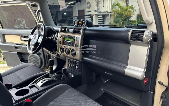 2016 Toyota FJ Cruiser  4.0L V6 in Manila, Metro Manila-15