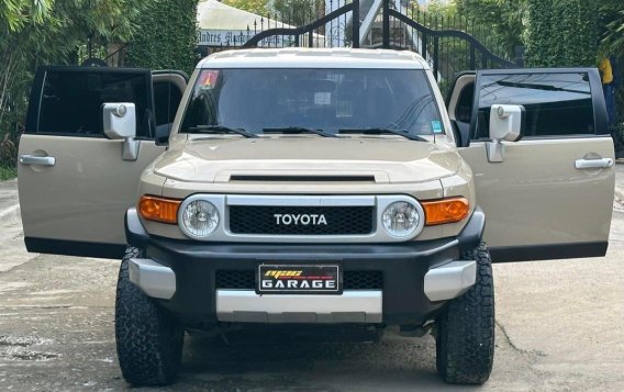 White Toyota Fj Cruiser 2016 for sale in Automatic-2