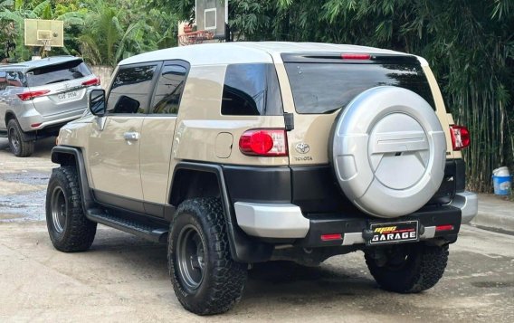 White Toyota Fj Cruiser 2016 for sale in Automatic-3