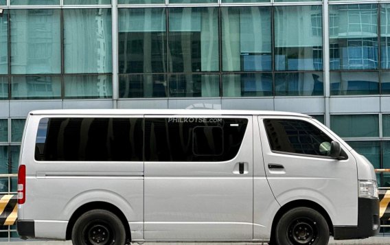 2022 Toyota Hiace  Commuter 3.0 M/T in Makati, Metro Manila-3