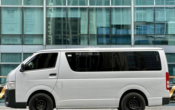 2022 Toyota Hiace  Commuter 3.0 M/T in Makati, Metro Manila-22