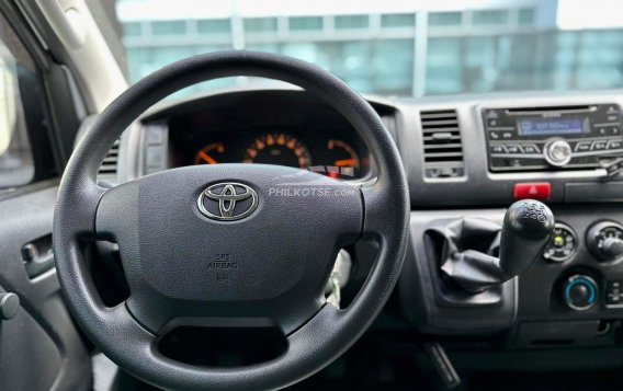 2022 Toyota Hiace in Makati, Metro Manila-12