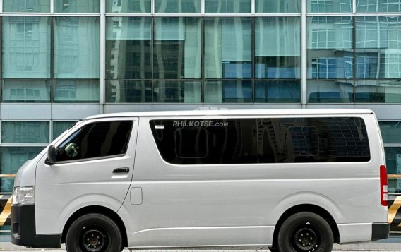 2022 Toyota Hiace in Makati, Metro Manila-6