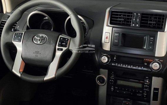 2013 Toyota Land Cruiser Prado 4.0 4x4 AT (Gasoline) in Manila, Metro Manila-4