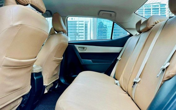 Selling White Toyota Corolla altis 2016 in Makati-6