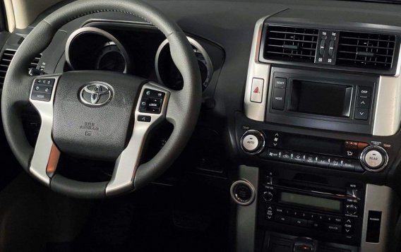 Sell White 2013 Toyota Land Cruiser in Manila-6