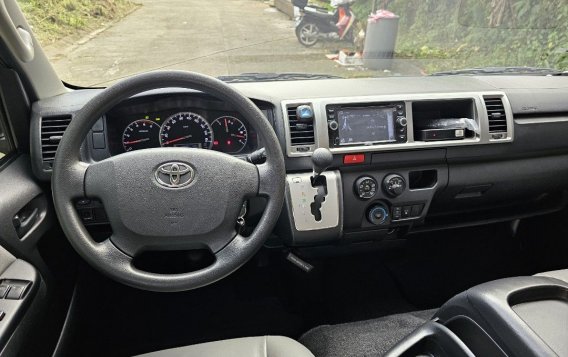 Sell Pearl White 2018 Toyota Hiace Super Grandia in Caloocan-7