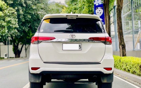 Selling White Toyota Fortuner 2016 in Makati-3