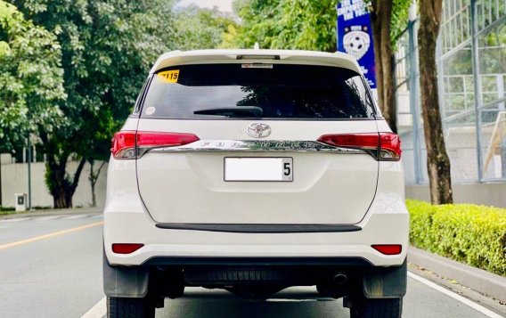 Selling White Toyota Fortuner 2016 in Makati-1