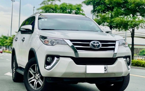 Selling White Toyota Fortuner 2016 in Makati-9