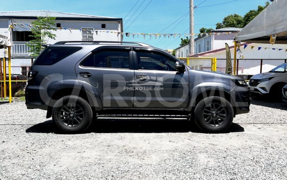 2016 Toyota Fortuner  2.4 V Diesel 4x2 AT in Makati, Metro Manila-9