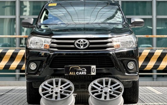 White Toyota Hilux 2018 for sale in Makati-1